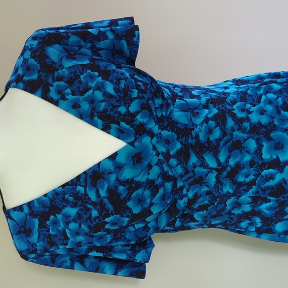 Chaps Floral V Neckline Short Sleeve Dress M Blue Black Floral Pattern - Picture 4 of 15